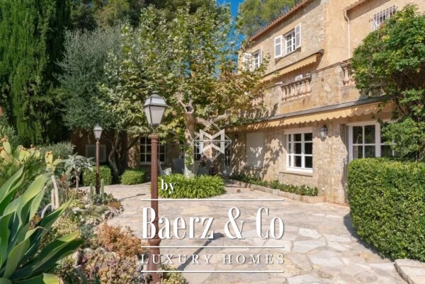 photo 3 Beautiful architect's property in a lush environment