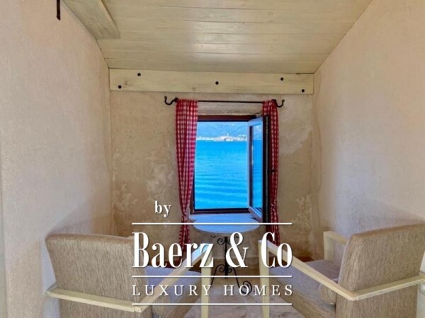 photo 5 Waterfront Beautiful Stone House