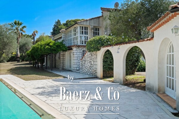 photo 2 Beautiful Provencal villa in the heart of an estate in Biot