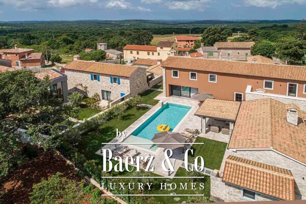 photo 1 Istria, Kanfanar, complex of beautiful stone houses 1561 m2 on a large garden