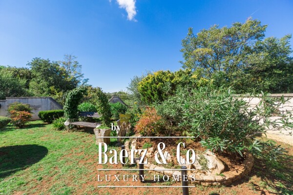 photo 3 Pula, Veli Vrh, wonderful villa plus 4 separated apartments and a pool