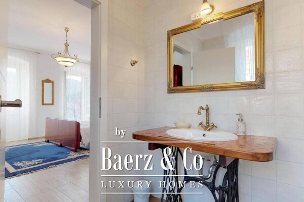 photo 24 Jelsa, a unique house right on the waterfront