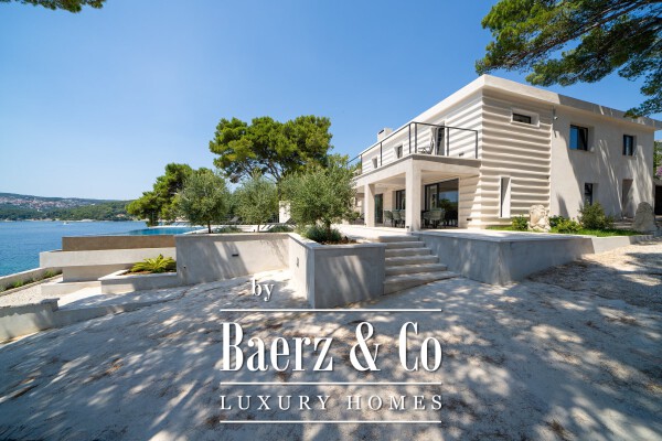 photo 3 Brač, villa in a beautiful position, 1st row by the sea
