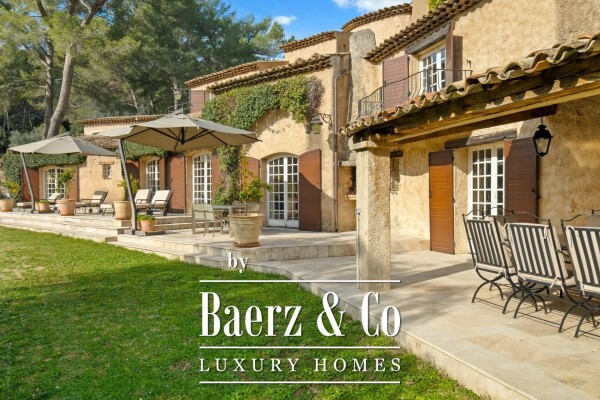 photo 2 Stunning bastide with swimming pool and tennis court