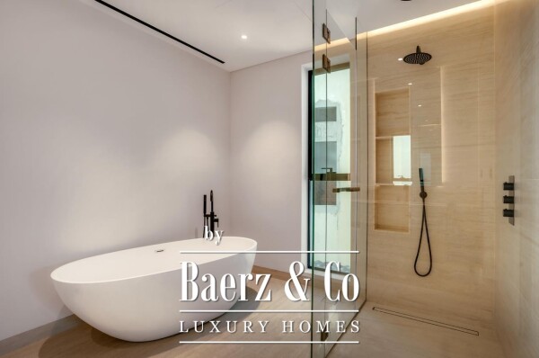 photo 12 High End Finish | Golf Course Facing | 5 Bed