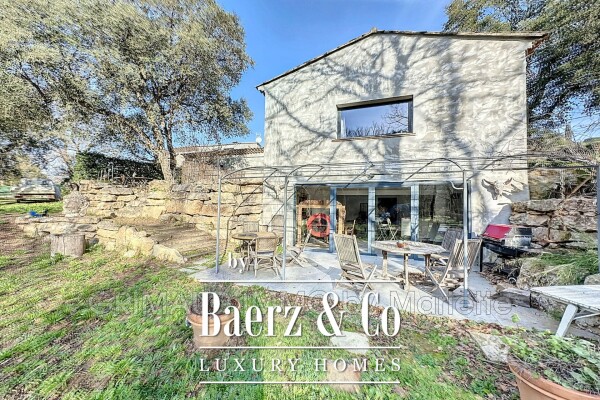 photo 2 Rare opportunity for a bed and breakfast: 7 rooms just steps