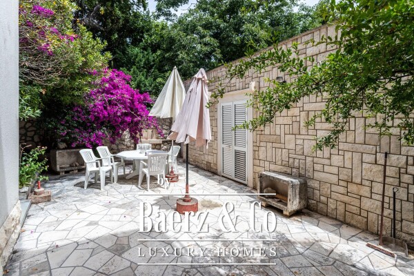 photo 8 Zaostrog, apartment house first row to the sea