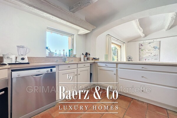 photo 15 Charming Property with Panoramic View of Grimaud Castle – La