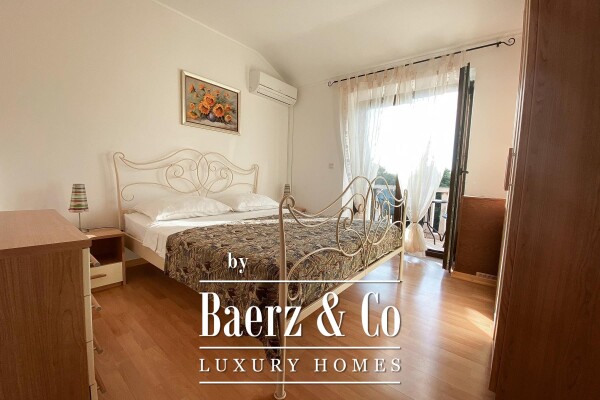 photo 17 Supetar, beautiful stone villa with 6 apartments near the sea