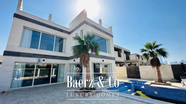 photo 1 Luxury Villa in Jumeirah Park with Canal View