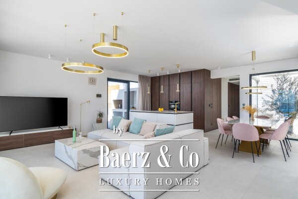 photo 2 Podstrana, moderna vila s bazenom i otvorenim pogledom na more