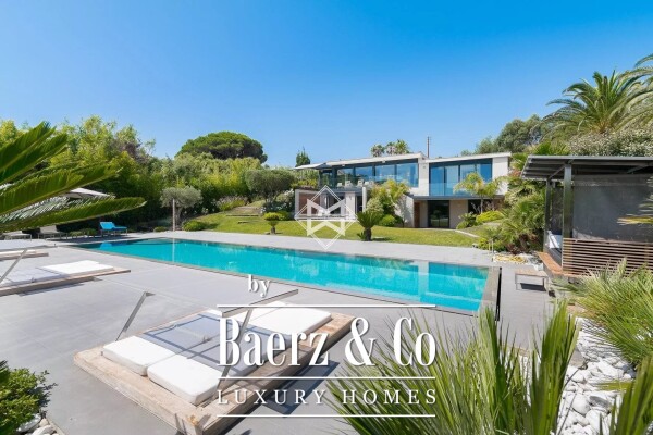 photo 3 Contemporary villa 3 minutes walk from Club 55