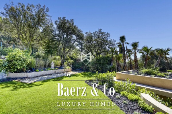 photo 3 Villa with sea view in a gated domain