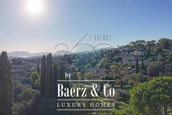 photo 2 CONTEMPORARY VILLA WITH UNOBSTRUCTED VIEW