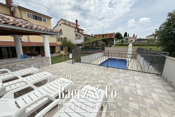 photo 2 Pula, Veli Vrh - spacious house with five residential units,22m2 swimming pool,garage-quiet location