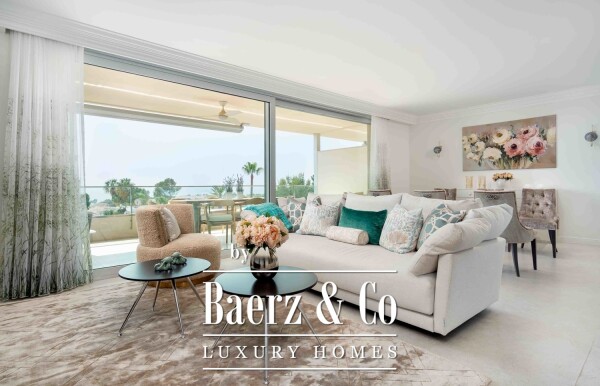 photo 7 Spacious apartment with sea views, parking and pool