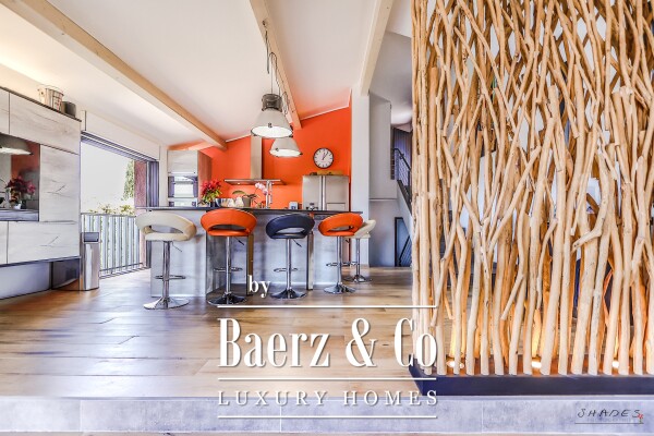 photo 3 Renovated 7-room villa with sea and vineyard views, featuring a swimming pool, gym, hammam, cinema room and garage.