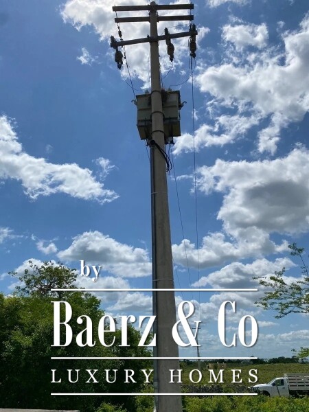 photo 9 Street 24 x 29 