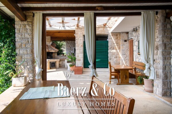 photo 3 Brač, Murvica, stone house with five residential units and sea view