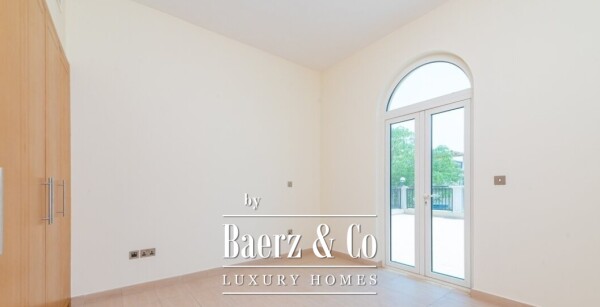 photo 11 Elegant 4-Bedroom Nova Villa for Sale in Jumeirah Park