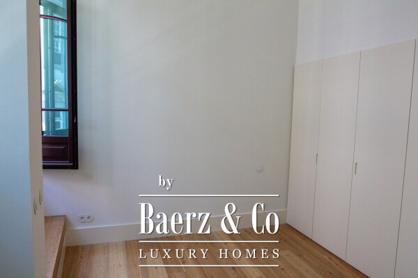 photo 20 A beautiful  three bedroom  with views of Bolhão Market