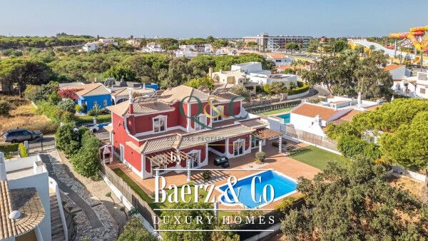 photo 21 Beautiful luxury home in Quarteira, Quarteira