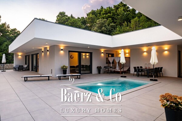 photo 1 Rab, Palit, luxury villa with a 5,000 m² estate