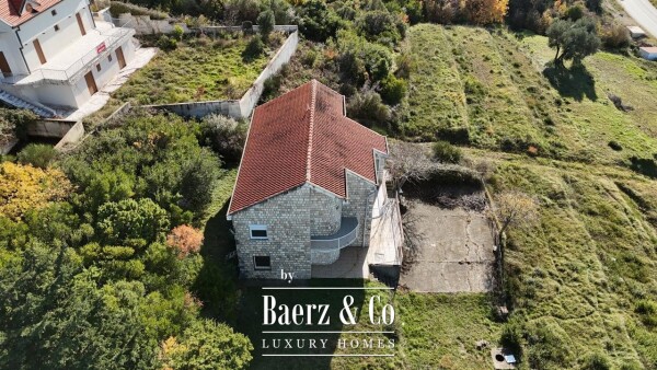 photo 5 House with a Plot in a Premium Location for Renovation