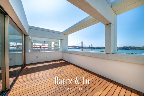 photo 4 4 bedroom villa with garden and parking in Alcântara, Lisbon