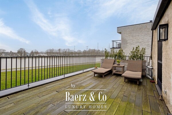 photo 25 Uitzonderlijke Duplex met zicht op kanaal, garage, carport en ruime (wijn)kelder!