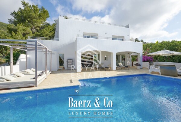 photo 1 Beautiful luxury home in Santa Eul\u00e0ria des Riu