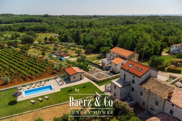 photo 9 Istria, Umag, authentic Istrian stone house 260 m², surrounded by greenery, 1349 m² garden