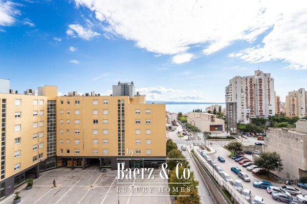 photo 1 Split, Trstenik, three-bedroom apartment with a large terrace