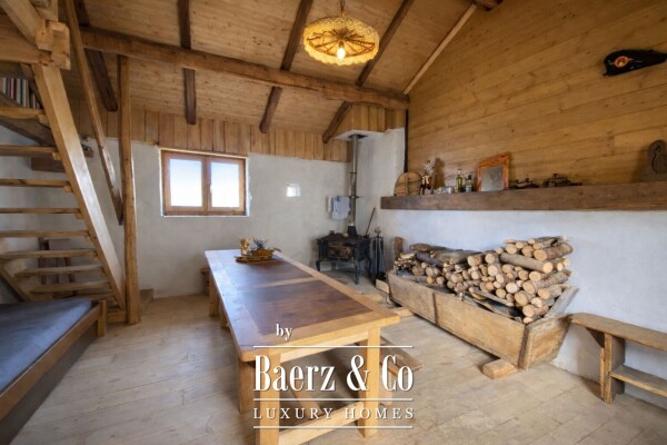 photo 7 Alpine Chalet on the ski slopes