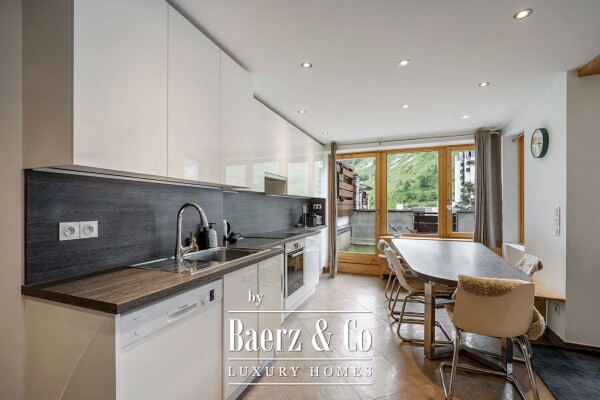 photo 3 2-bedroom apartment with mountain corner