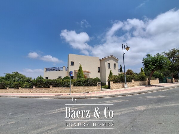photo 10 Royal Residences – key ready 3 bedroom golf villa with pool, Secret Valley